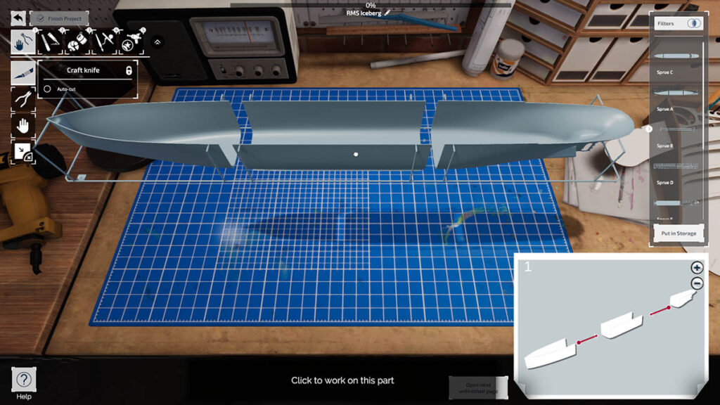 Screen z gry Model Builder przedstawia fragment budowanego z kawałków sprzętu o kształcie łodzi. Na ekranie znajdują się przyciski i ikony pomocnicze.